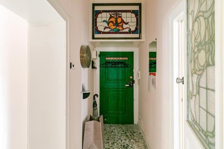 Venetian Pink In Dorsoduro Apartment *